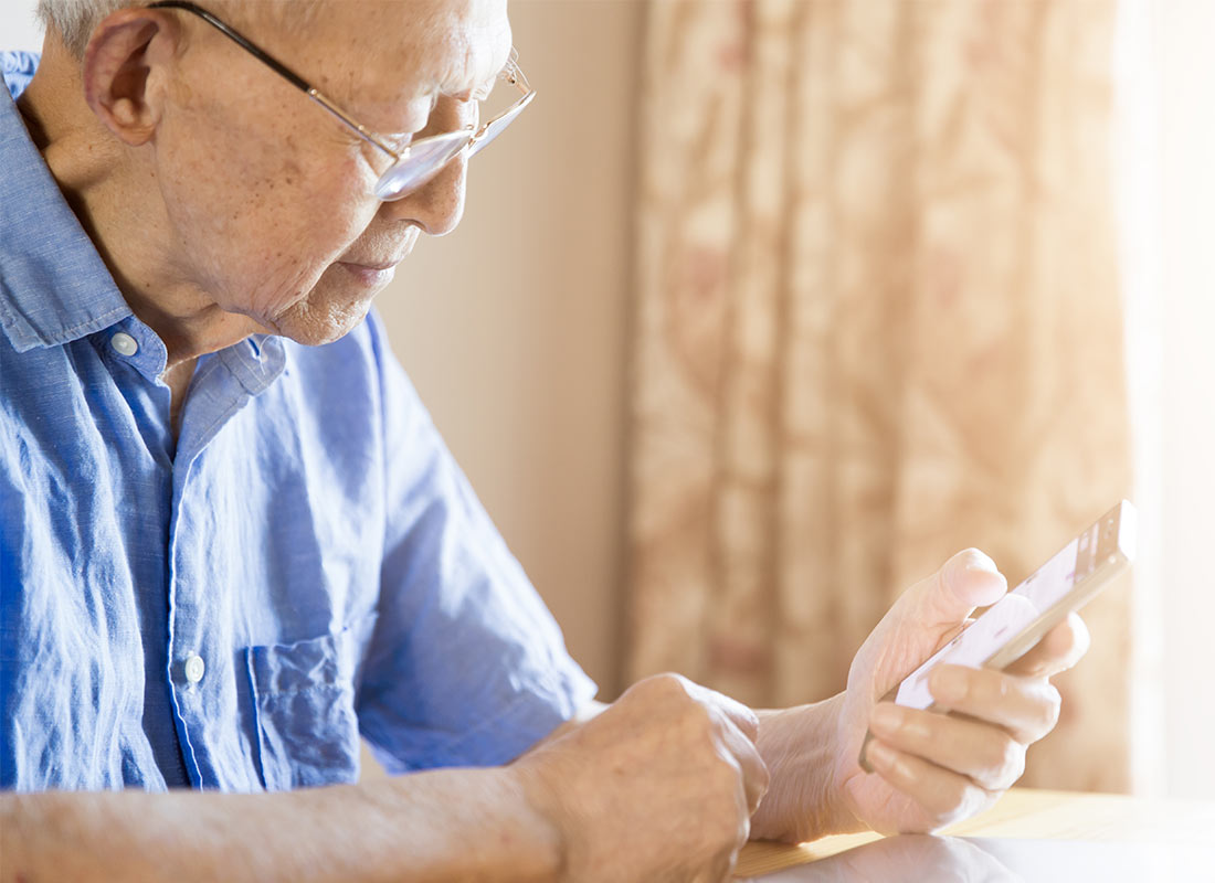 A quiet moment to read emails using a mobile phone